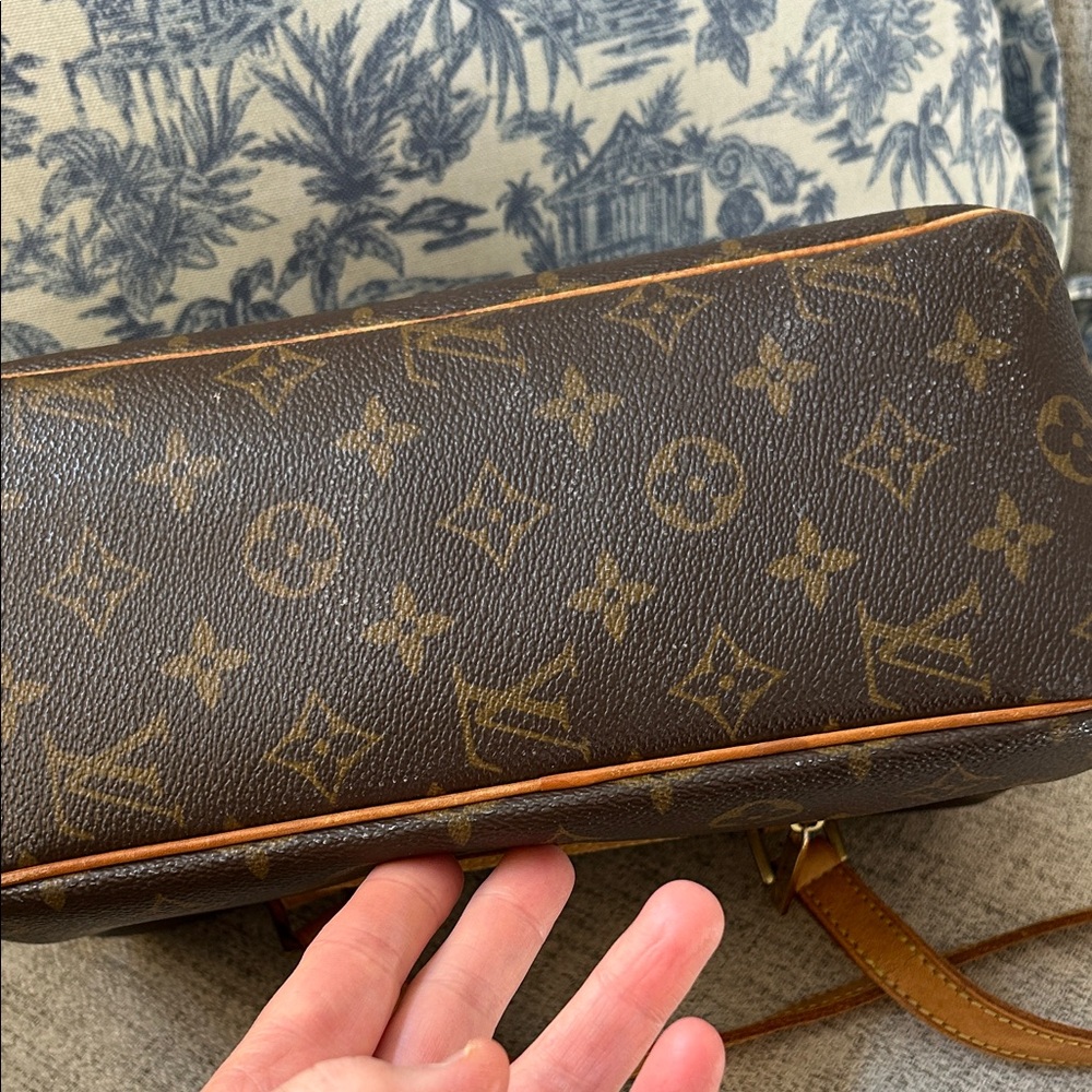 Louis Vuitton Monogram Bag in Brown and Tan - Picture 7 of 17
